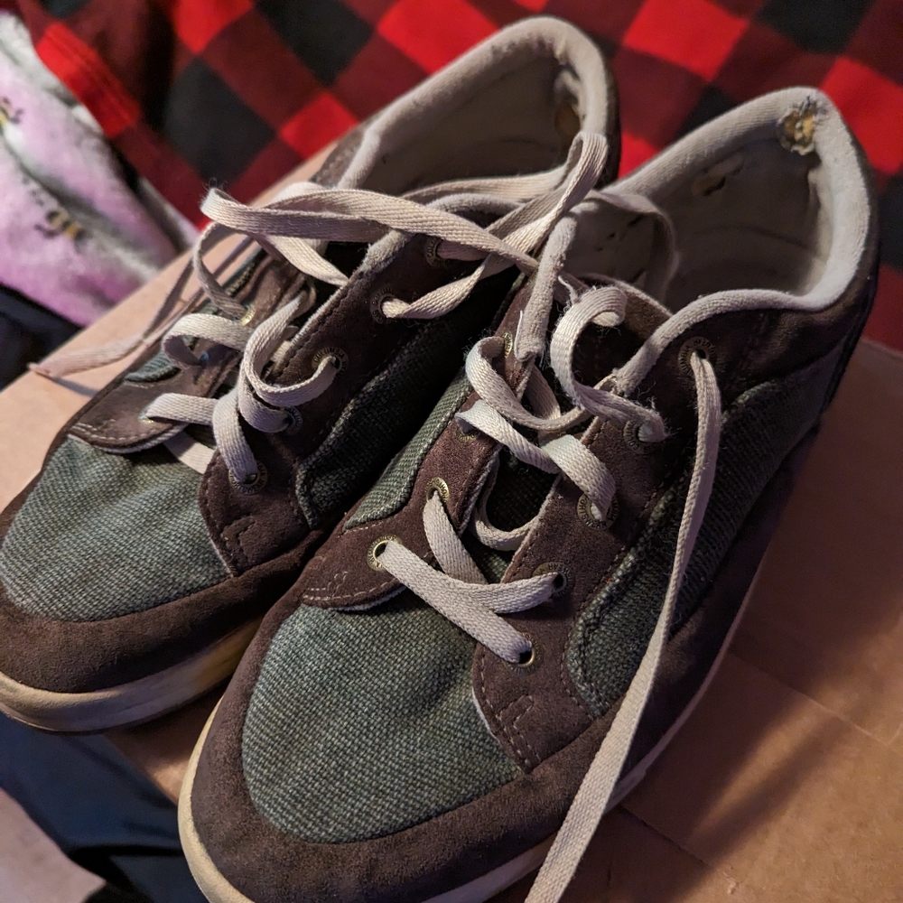 Columbia sneakers